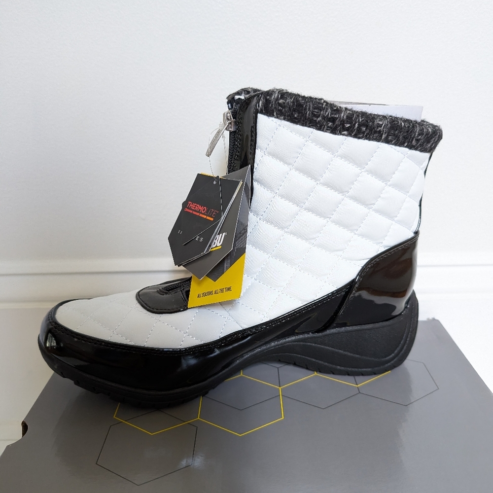 Khombu Waterproof Front-Zip Winter Boots Megan White Black Size 10M